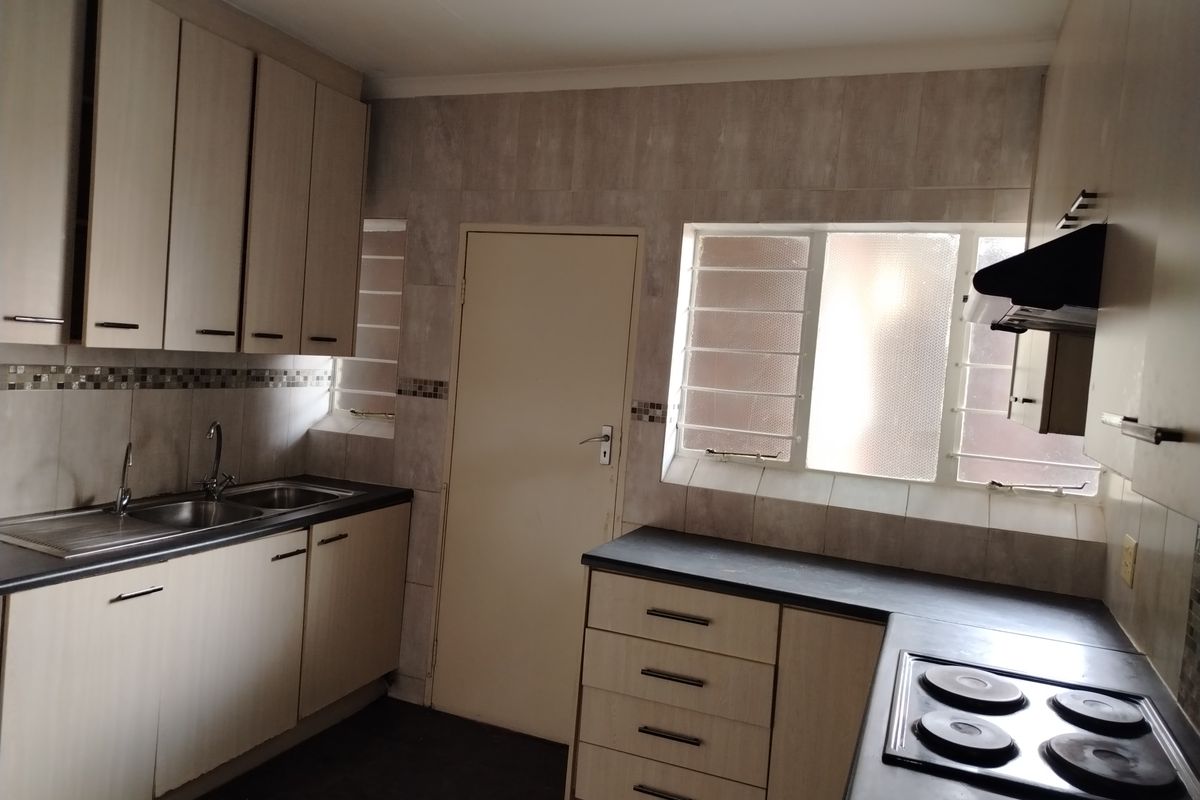 Beautiful Penthouse apartment for a steal! - Photo 5