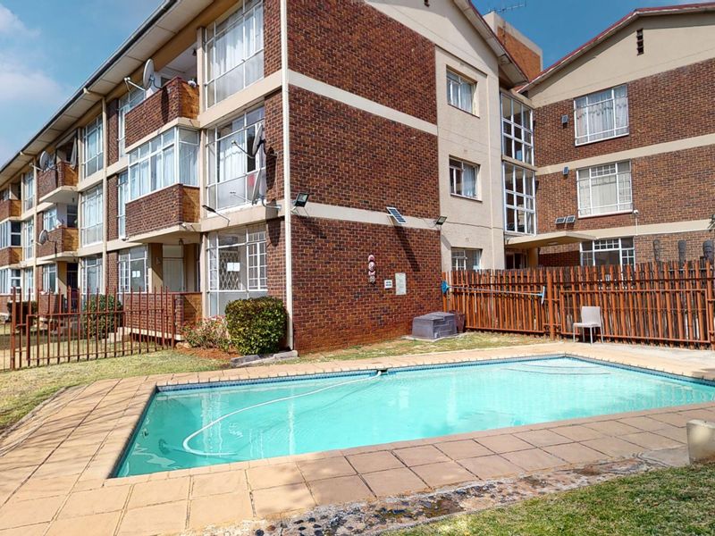 Modern 2-Bedroom, 2-Bathroom Second-Floor Unit with Exceptional Amenities - Photo 2