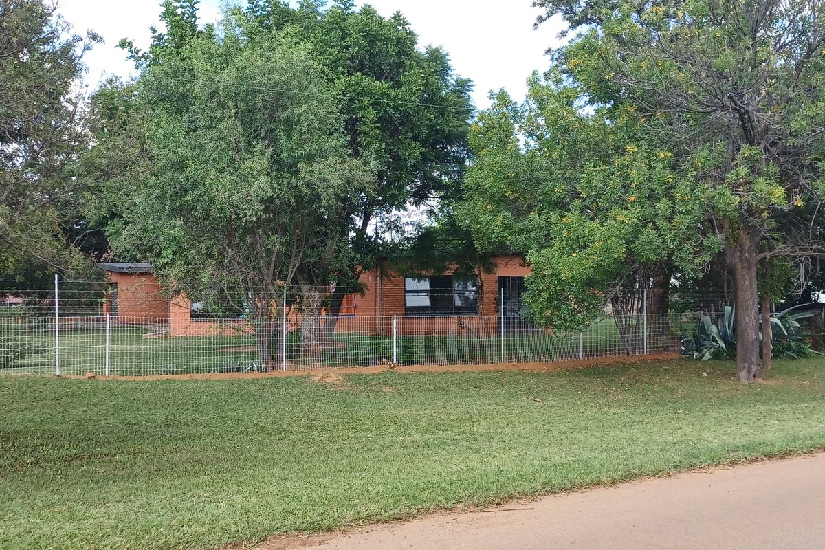 Very Neat 3-bedroom house in Game Park - Photo 2