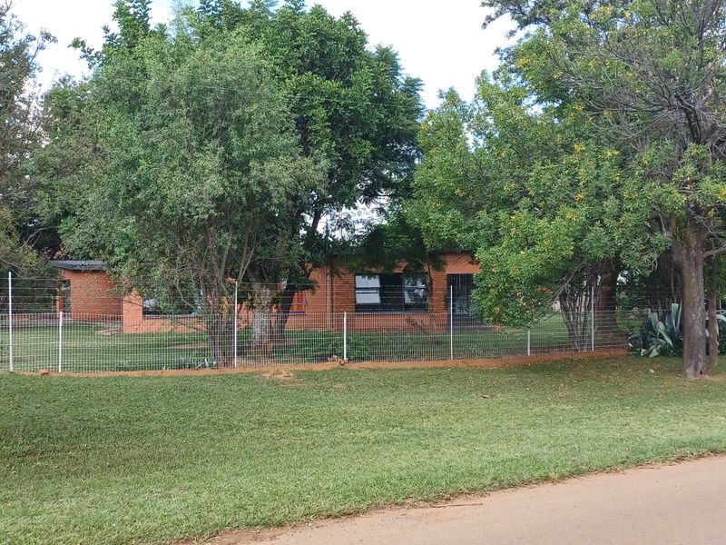 Very Neat 3-bedroom house in Game Park - Photo 2