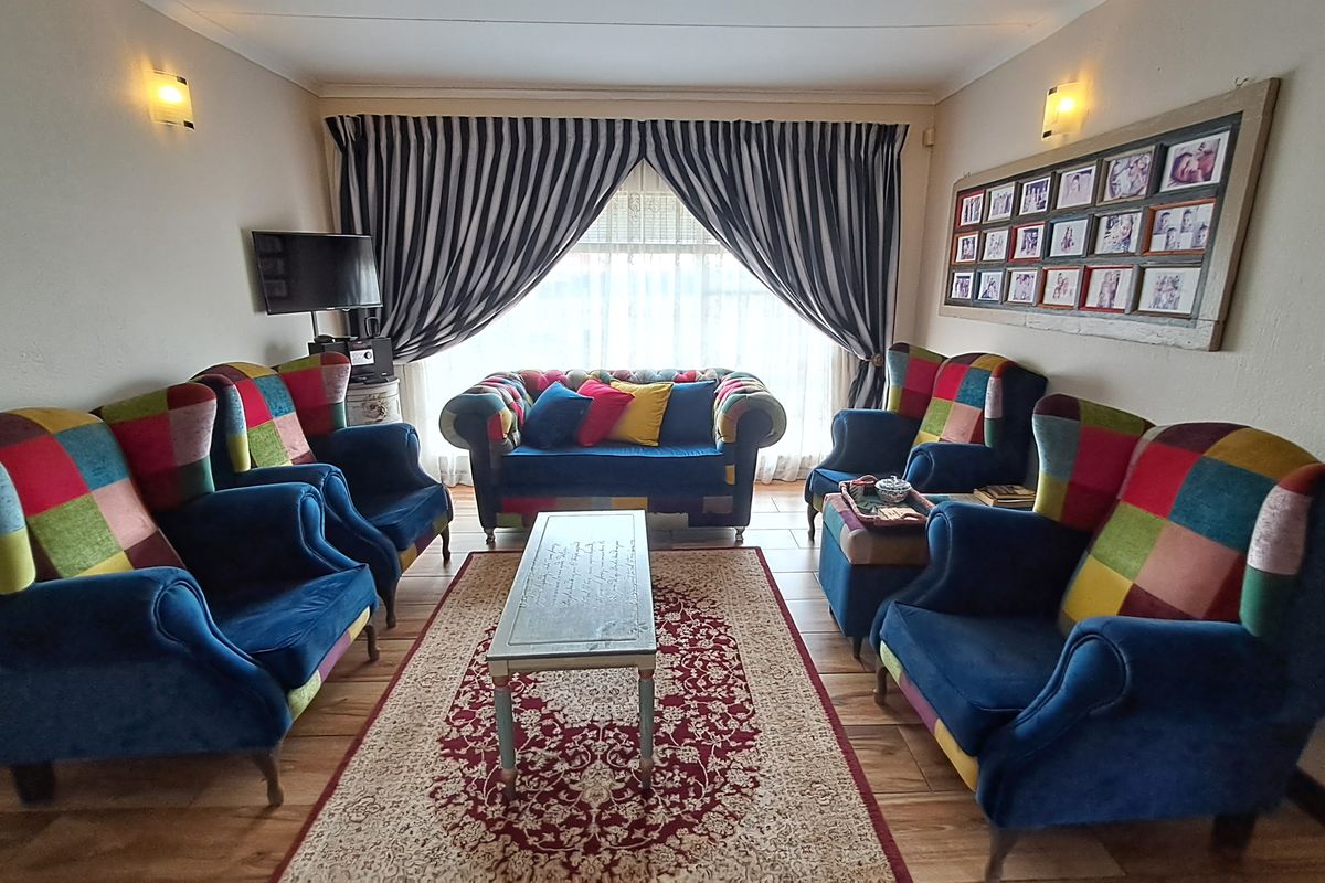 Charming 3-Bedroom Family Home with Beautiful Garden for sale in Balfour Mpumalanga - Photo 2