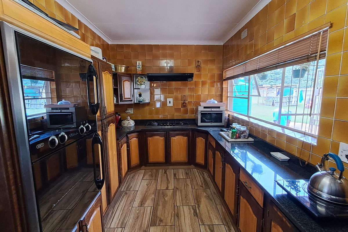 Charming 3-Bedroom Family Home with Beautiful Garden for sale in Balfour Mpumalanga - Photo 5