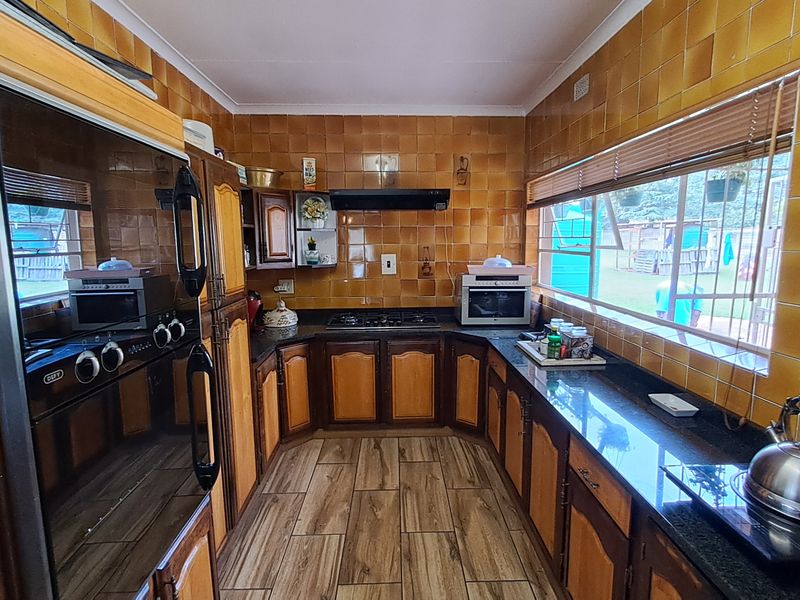 Charming 3-Bedroom Family Home with Beautiful Garden for sale in Balfour Mpumalanga - Photo 5