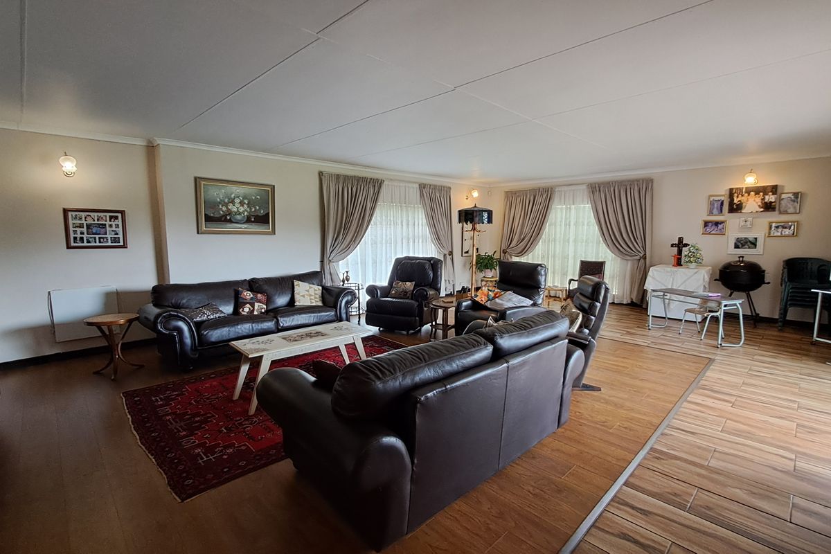 Charming 3-Bedroom Family Home with Beautiful Garden for sale in Balfour Mpumalanga - Photo 3