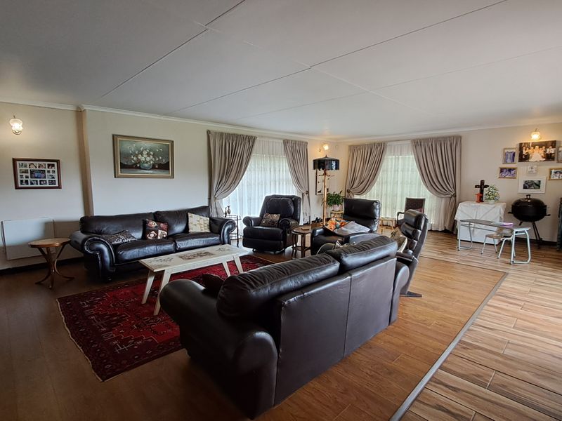Charming 3-Bedroom Family Home with Beautiful Garden for sale in Balfour Mpumalanga - Photo 3