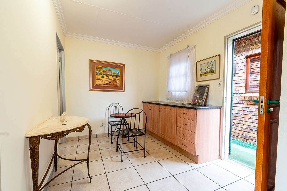 2 Bedroom Apartment in Willow Haven!!! - Photo 2