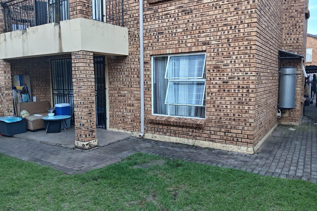 Two bedroom One bath Ground floor with spacious private Garden for Sale - Photo 5