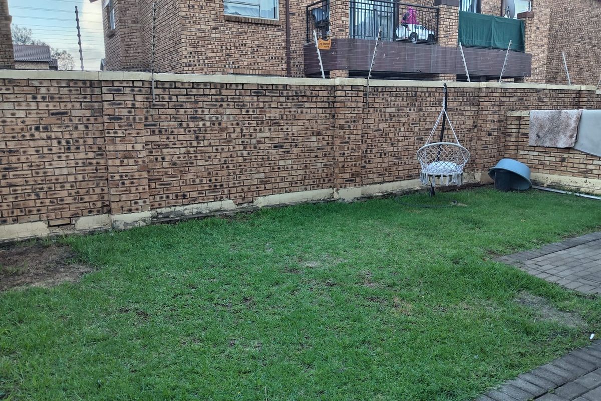 Two bedroom One bath Ground floor with spacious private Garden for Sale - Photo 4