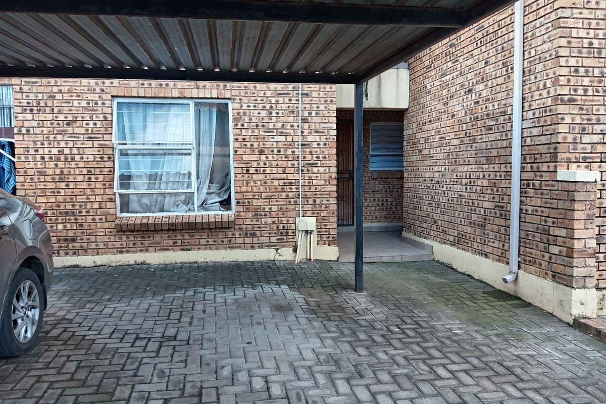 Two bedroom One bath Ground floor with spacious private Garden for Sale - Photo 2