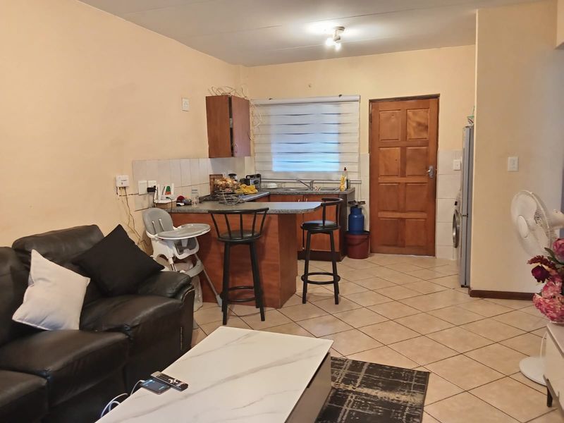 Two bedroom One bath Ground floor with spacious private Garden for Sale - Photo 3