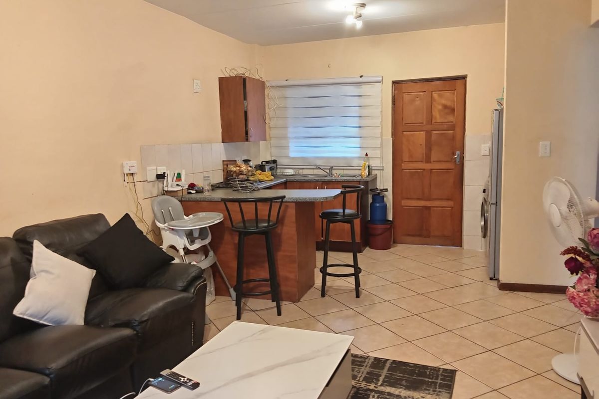 Two bedroom One bath Ground floor with spacious private Garden for Sale - Photo 3