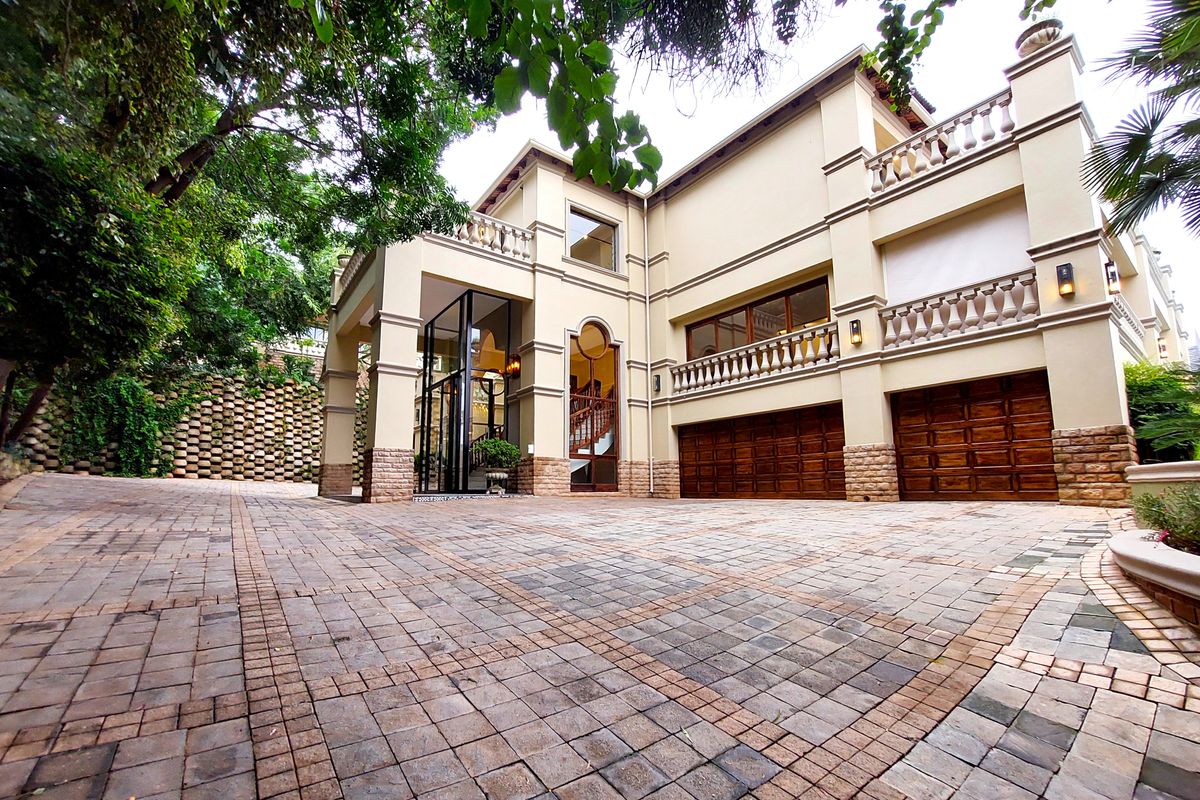 Magnificent grandeur on the Ridge in SAFE WATERKLOOF (Ridge) - Photo 2