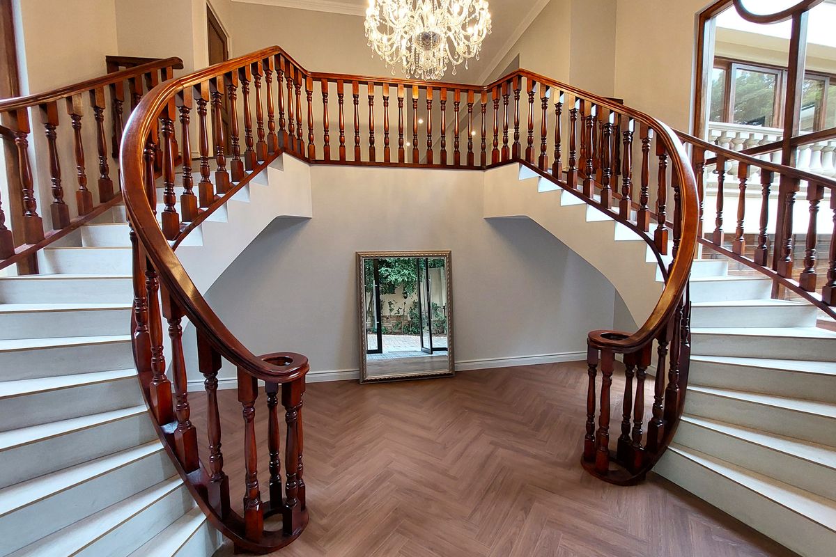 Magnificent grandeur on the Ridge in SAFE WATERKLOOF (Ridge) - Photo 5