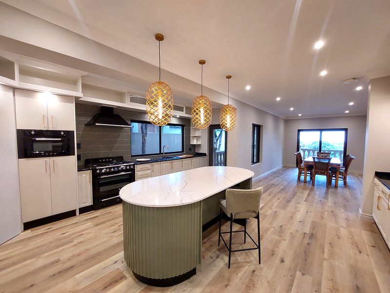 Magnificent grandeur on the Ridge in SAFE WATERKLOOF (Ridge) - Photo 9