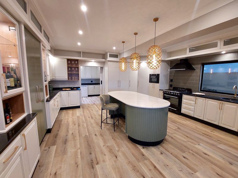 Magnificent grandeur on the Ridge in SAFE WATERKLOOF (Ridge) - Photo 8