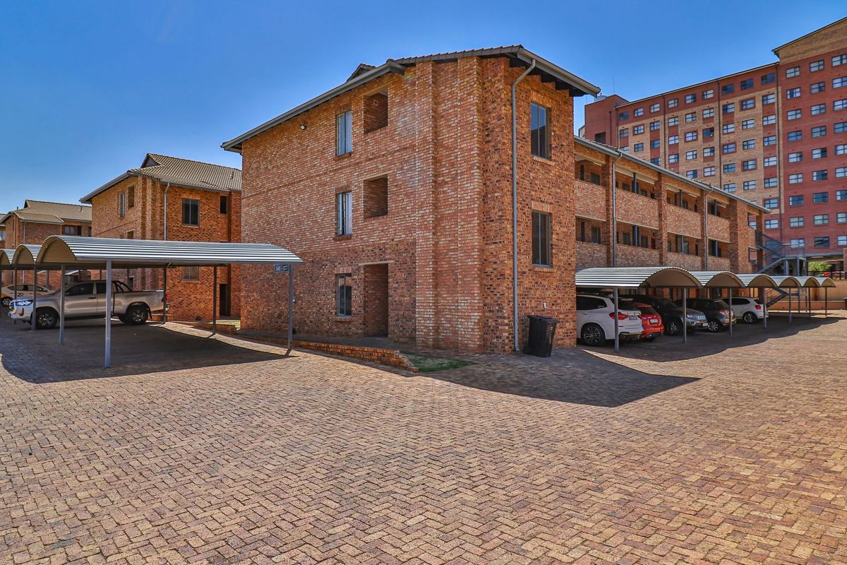 1 Bedroom and 1 bathroom apartment in Grand Central, Midrand - Photo 3