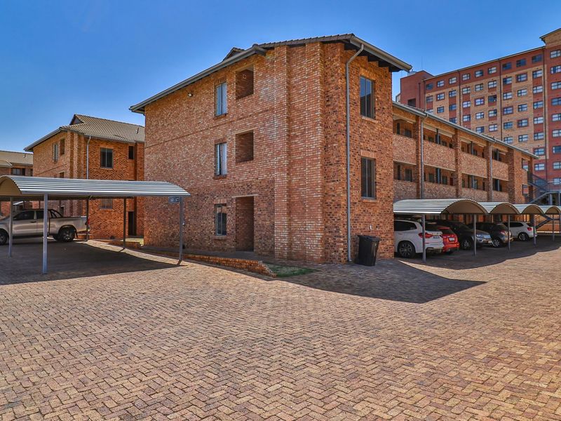 1 Bedroom and 1 bathroom apartment in Grand Central, Midrand - Photo 3
