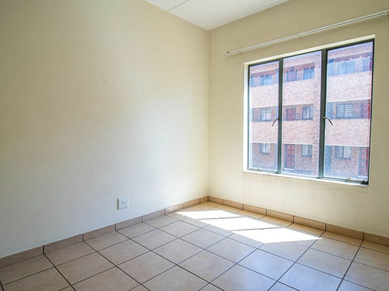 1 Bedroom and 1 bathroom apartment in Grand Central, Midrand - Photo 10