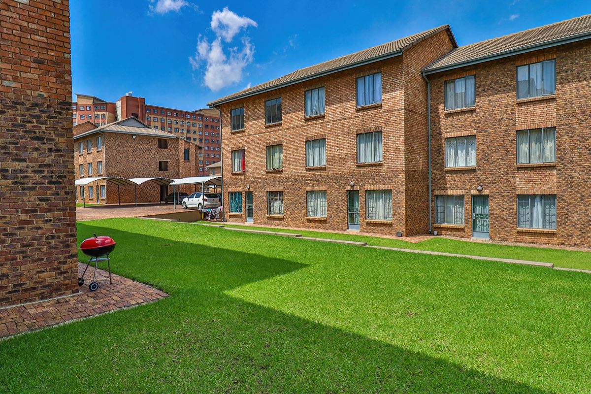 1 Bedroom and 1 bathroom apartment in Grand Central, Midrand - Photo 2