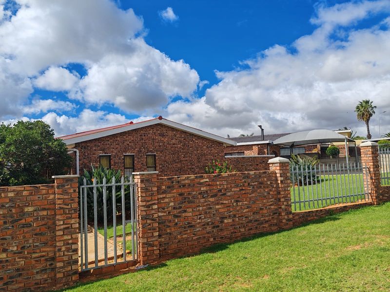 3 Bedroom  Face brick Property in Asalia Park - Photo 2