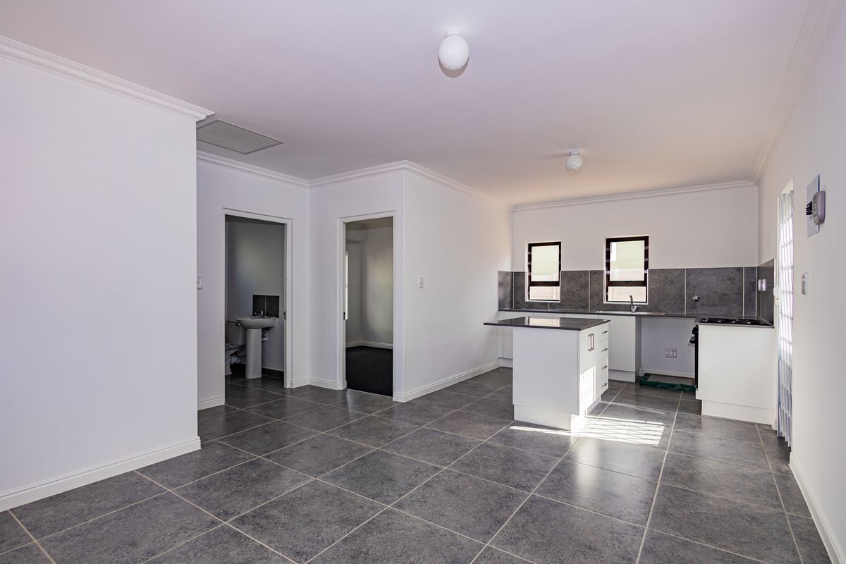 Charming 2-bedroom house for sale in Fisantekraal, Cape Town—your dream home awaits! Don't miss out - Photo 3