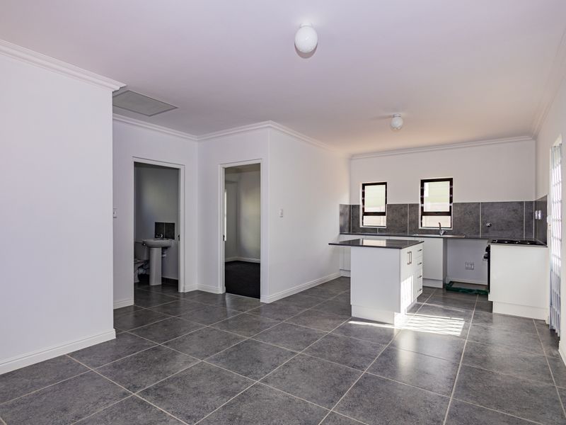 Charming 2-bedroom house for sale in Fisantekraal, Cape Town—your dream home awaits! Don't miss out - Photo 3