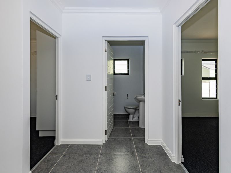 Charming 2-bedroom house for sale in Fisantekraal, Cape Town—your dream home awaits! Don't miss out - Photo 8