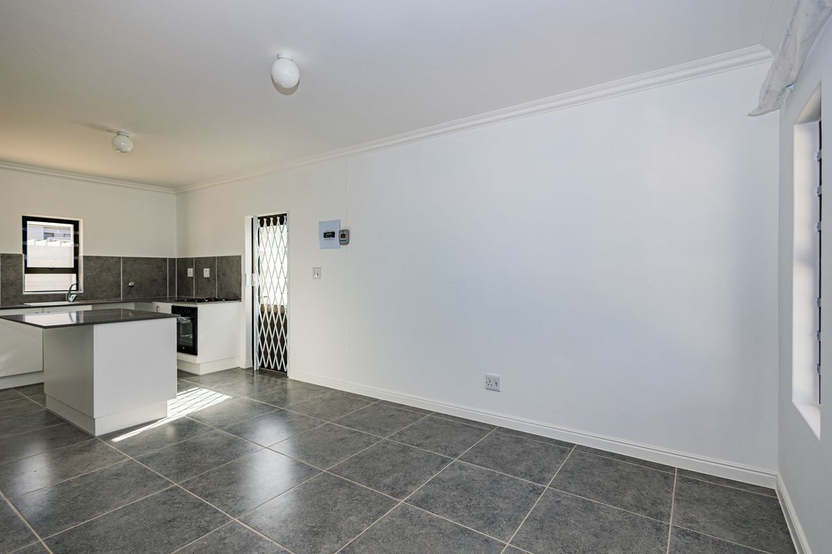 Charming 2-bedroom house for sale in Fisantekraal, Cape Town—your dream home awaits! Don't miss out - Photo 2