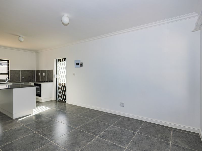 Charming 2-bedroom house for sale in Fisantekraal, Cape Town—your dream home awaits! Don't miss out - Photo 2