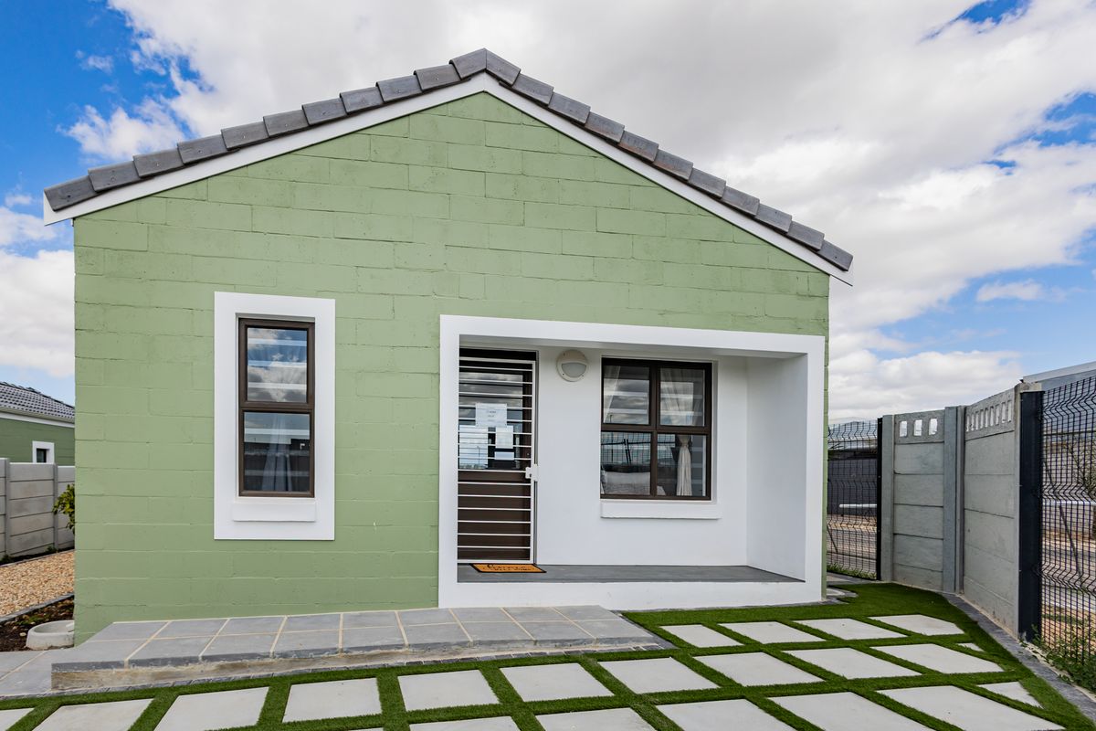 Charming 3-bedroom house for sale in Fisantekraal, Cape Town – your dream home awaits! - Photo 2