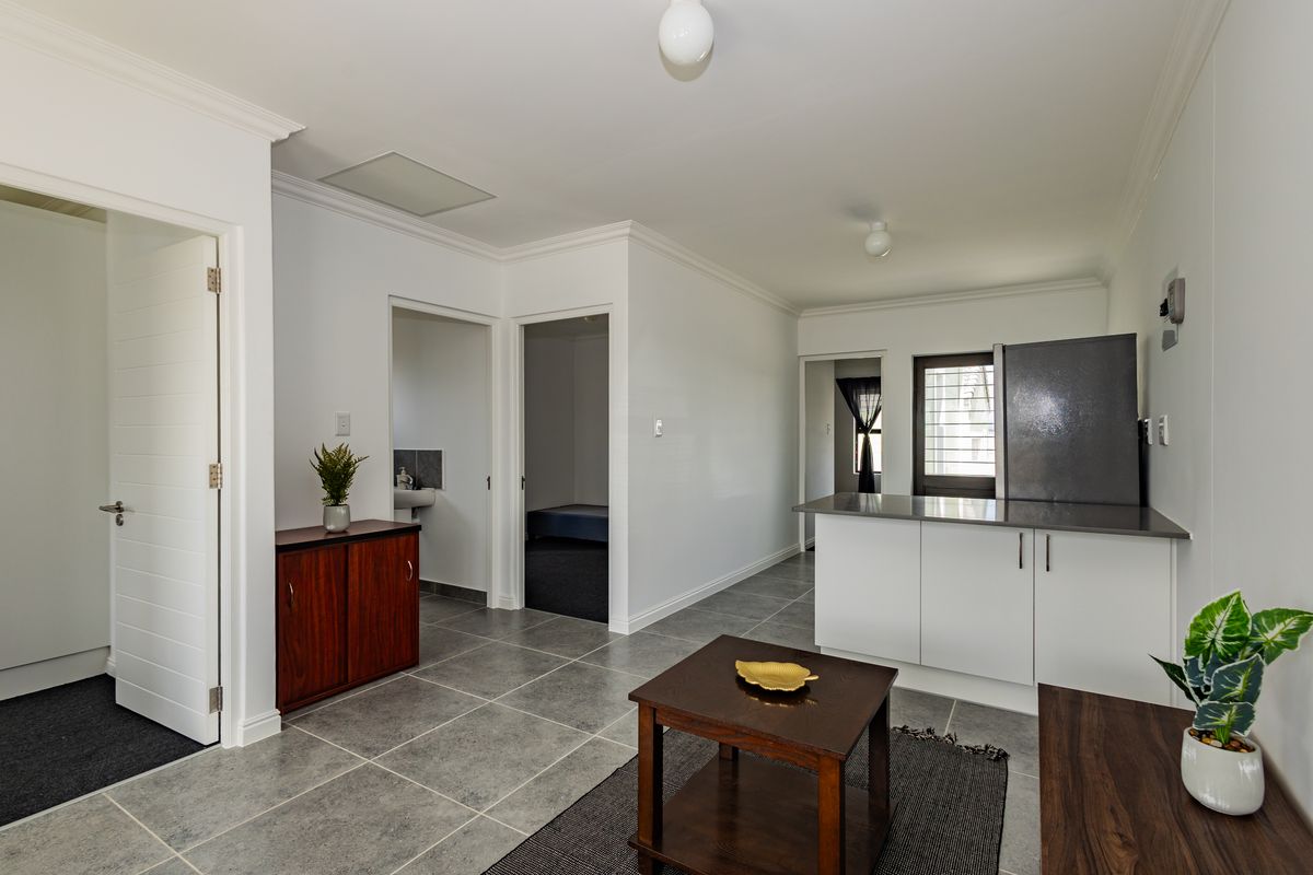 Charming 3-bedroom house for sale in Fisantekraal, Cape Town – your dream home awaits! - Photo 4