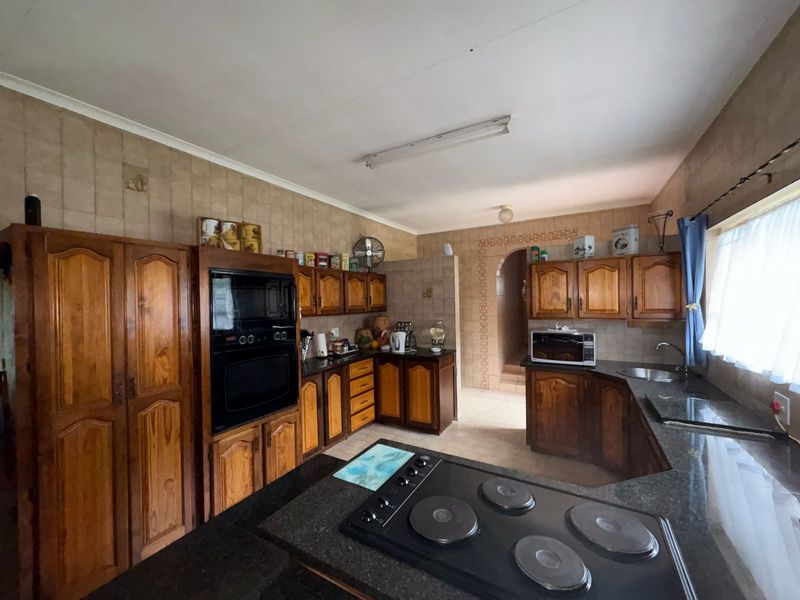 The Complete Family Home! - Photo 7