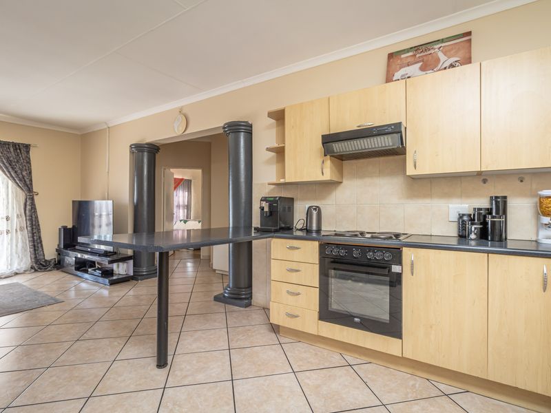 Spectacular Eye-catching Property with Mountain Views - Photo 7