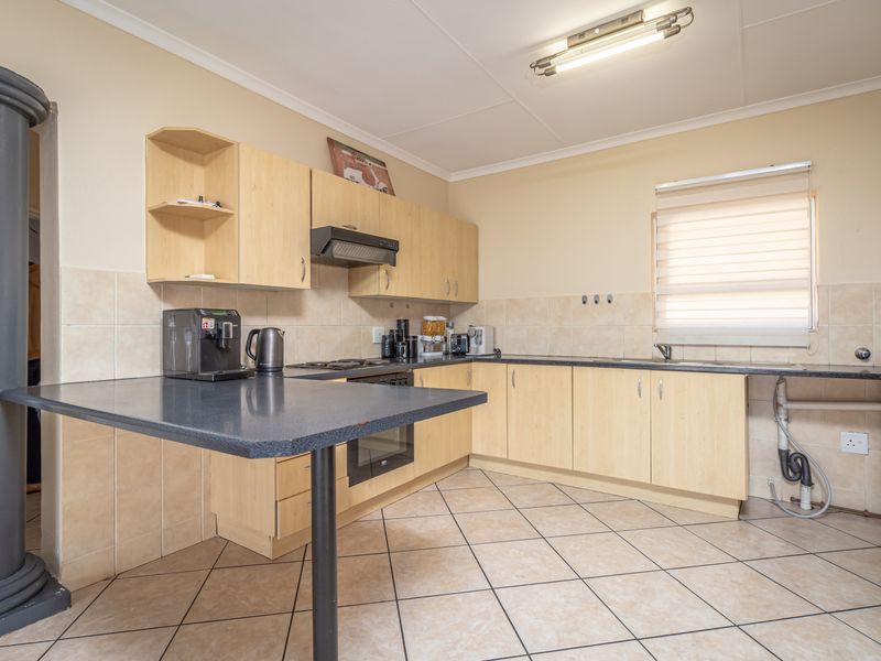 Spectacular Eye-catching Property with Mountain Views - Photo 5