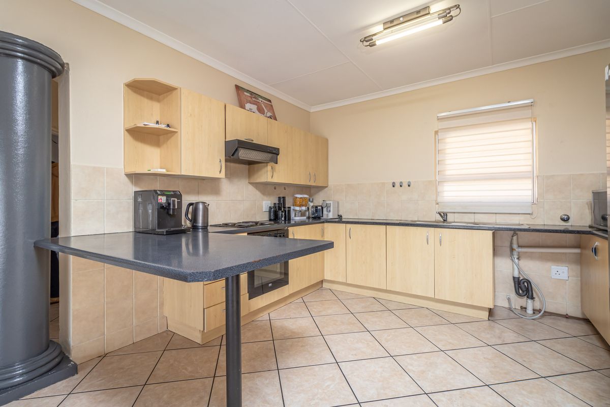 Spectacular Eye-catching Property with Mountain Views - Photo 5