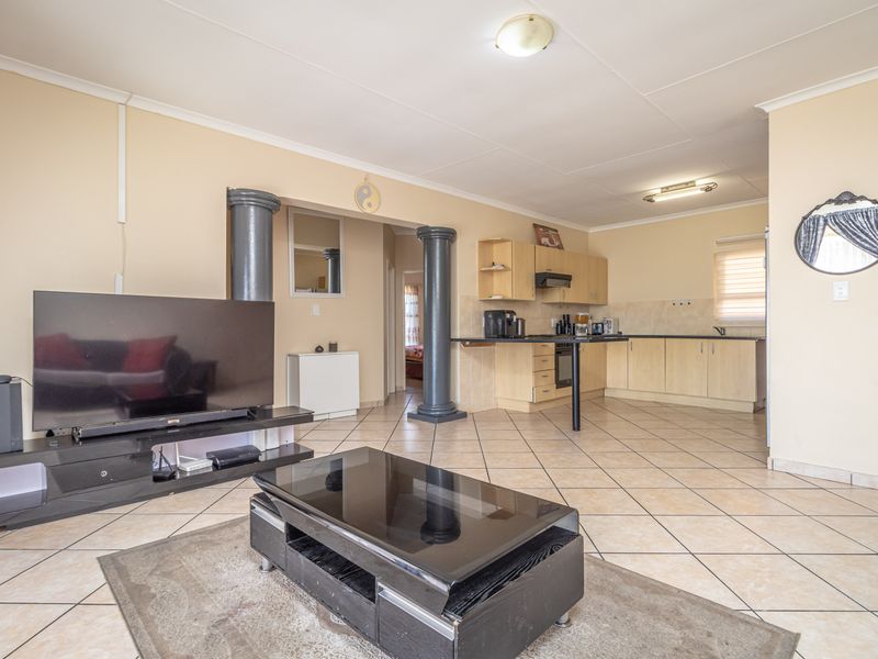 Spectacular Eye-catching Property with Mountain Views - Photo 9