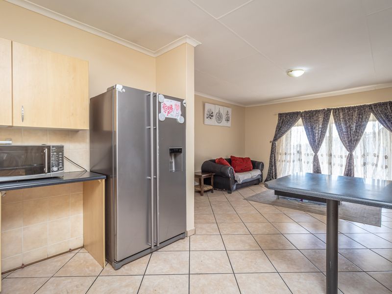 Spectacular Eye-catching Property with Mountain Views - Photo 8