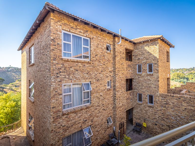 Spectacular Eye-catching Property with Mountain Views - Photo 3