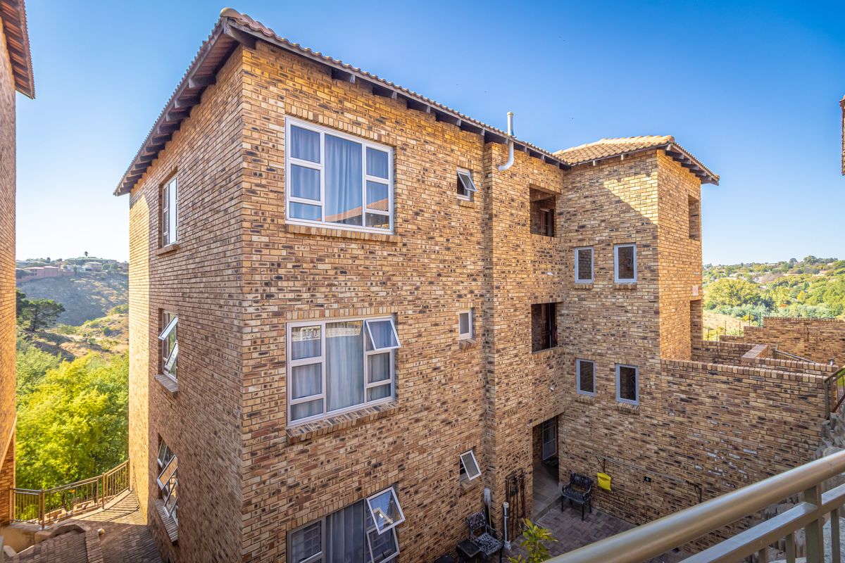 Spectacular Eye-catching Property with Mountain Views - Photo 3