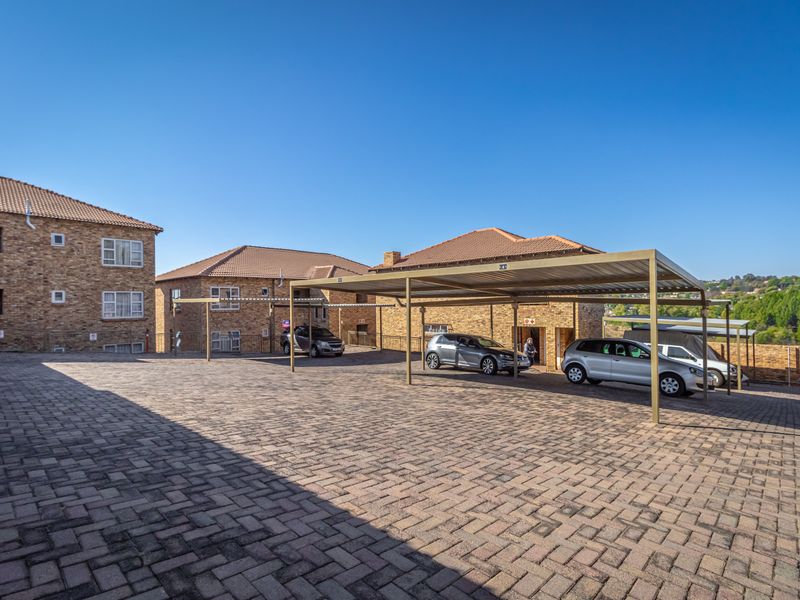 Spectacular Eye-catching Property with Mountain Views - Photo 2