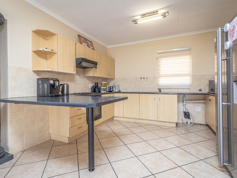 Spectacular Eye-catching Property with Mountain Views - Photo 4