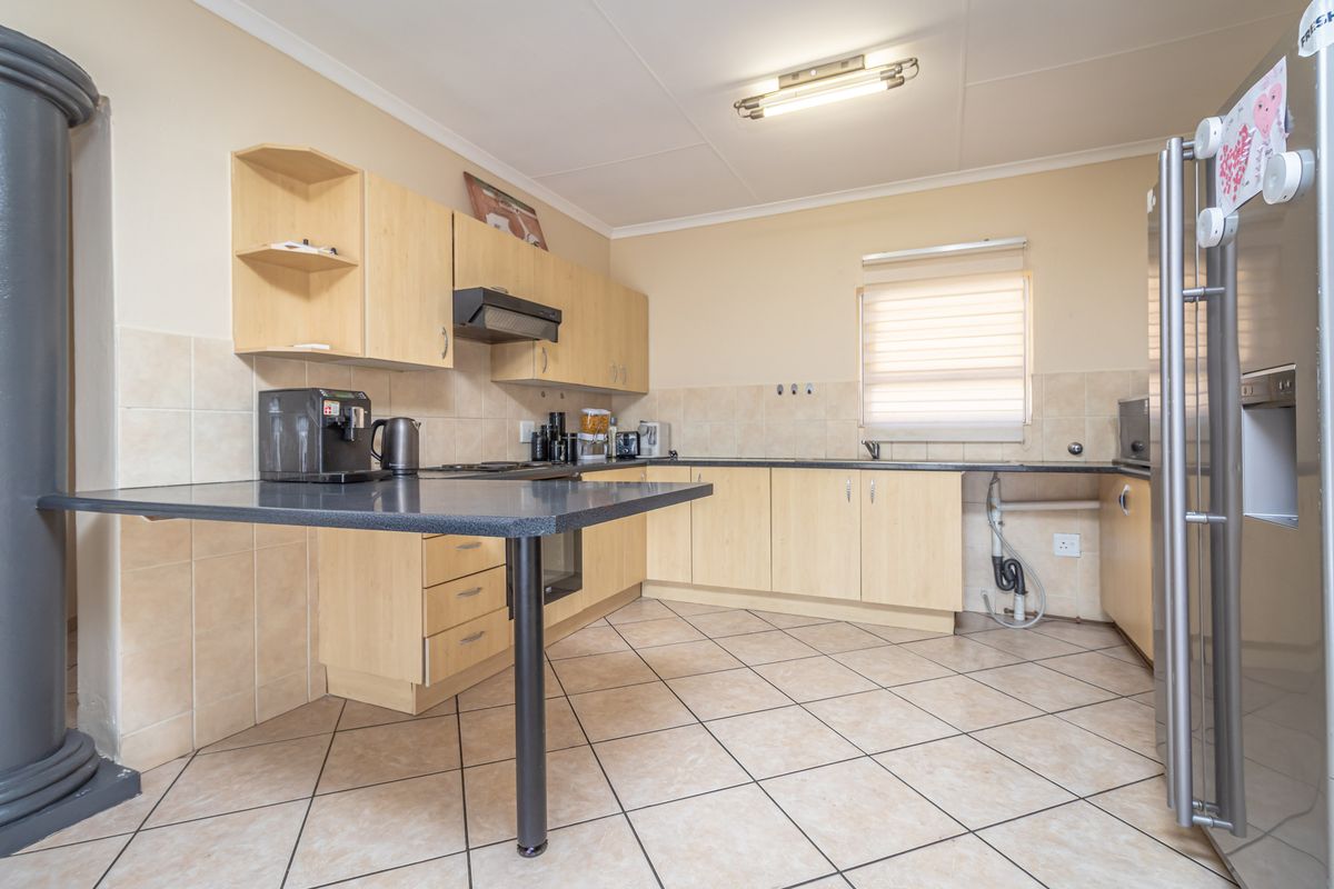 Spectacular Eye-catching Property with Mountain Views - Photo 4