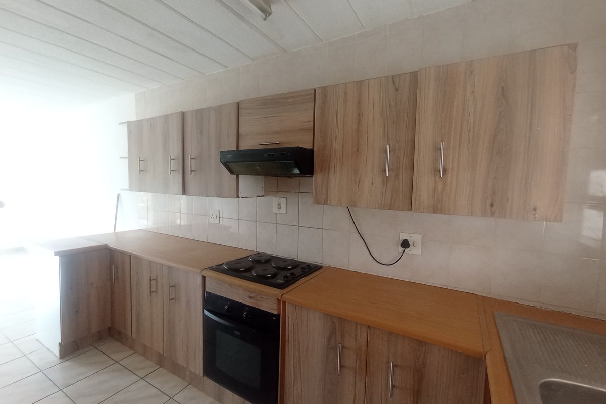 Modern 2-Bedroom Apartment with Pool Access in the Heart of Florida - Photo 4