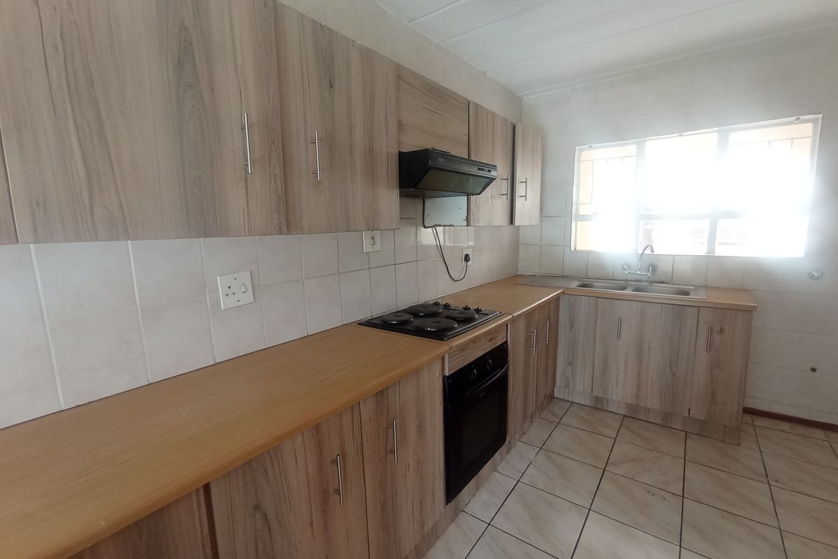 Modern 2-Bedroom Apartment with Pool Access in the Heart of Florida - Photo 3