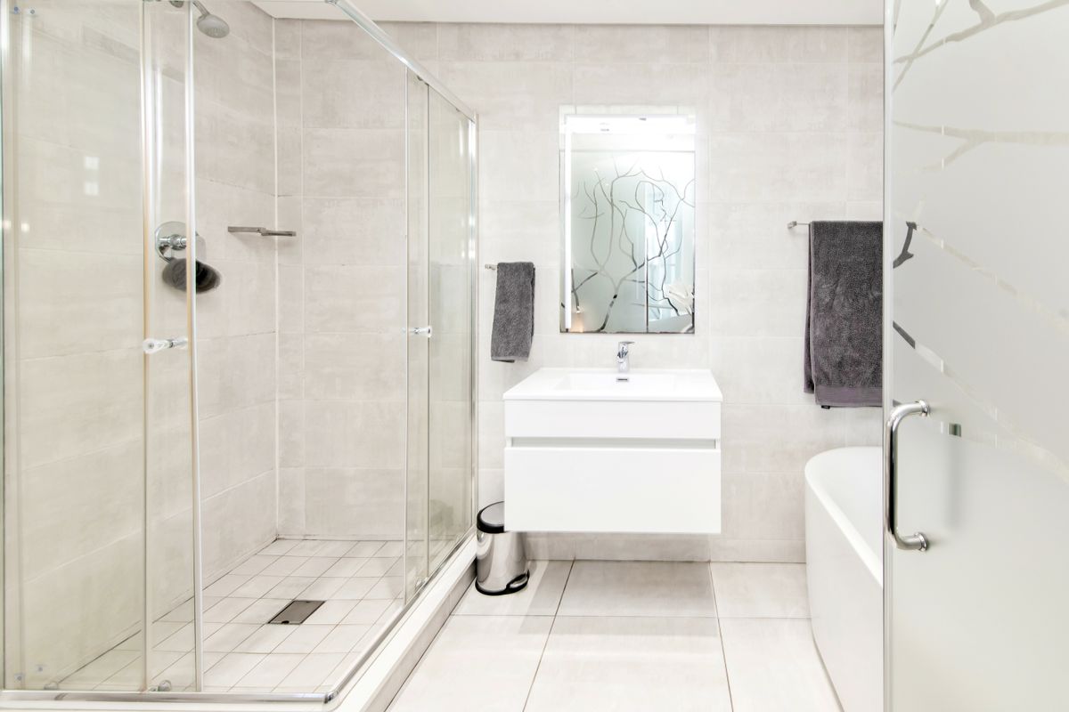 Welcome to EASY LIVING & LOCK-UP AND GO at this perfectly located, modern apartment! - Photo 5