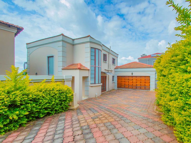 Stunning Family Home in Gorgeous Estate - Photo 1
