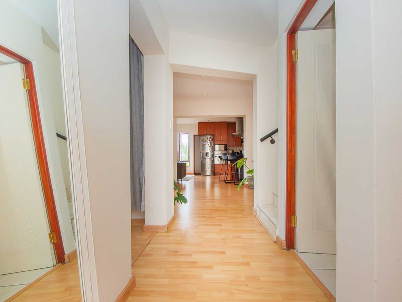 Stunning Family Home in Gorgeous Estate - Photo 10