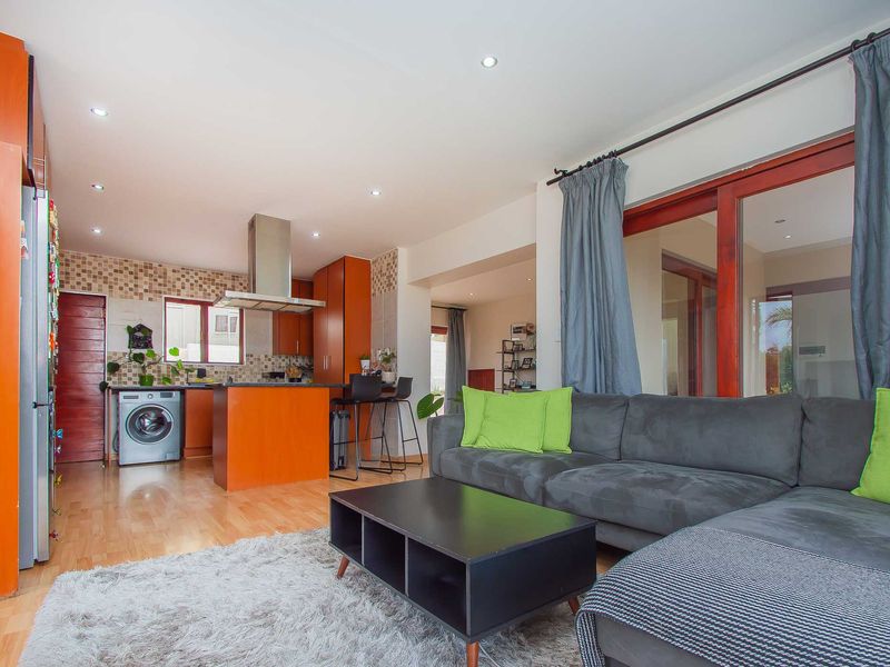 Stunning Family Home in Gorgeous Estate - Photo 9