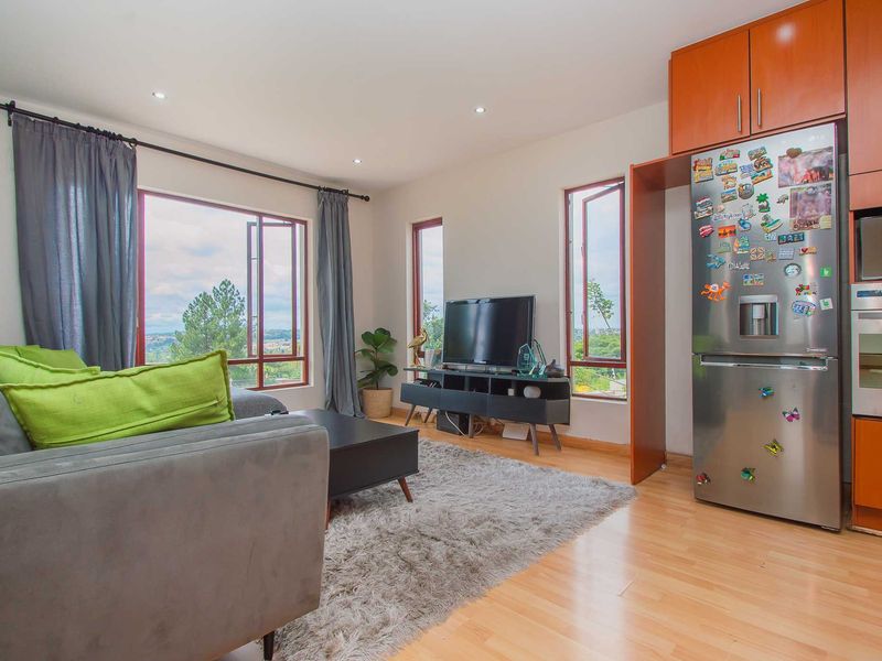 Stunning Family Home in Gorgeous Estate - Photo 8