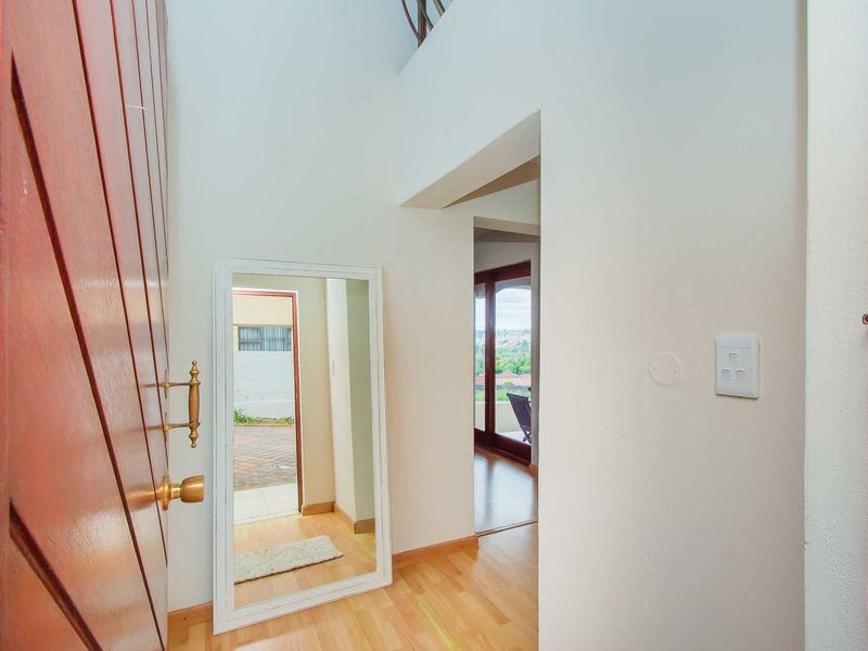 Stunning Family Home in Gorgeous Estate - Photo 2